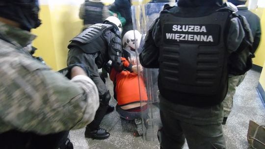 POŻAR I PRÓBA WYWOŁANIA BUNTU - ĆWICZENIA