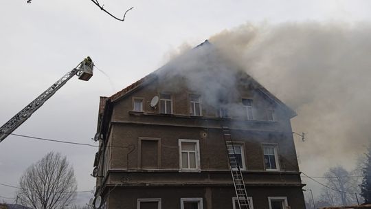 Pożar przy ul. Sienkiewicza w Bielawie
