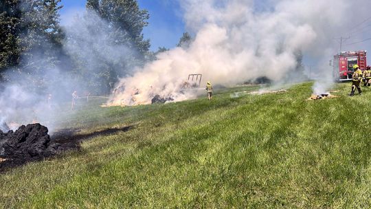 Pożar przyczepy z przewożoną słomą w Niemczy