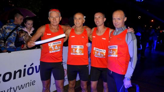 „POZYTYWNIE ZABIEGANI” W STRUGACH DESZCZU