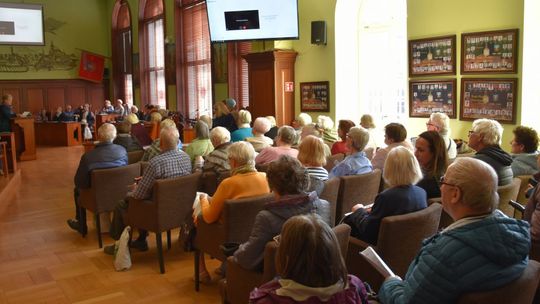 Prawie dwieście opasek ratujących życie na rękach dzierżoniowskich seniorów