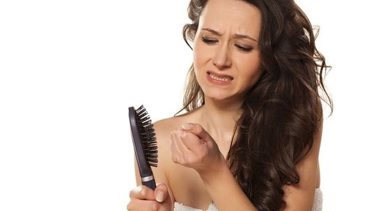 Problem wypadających włosów - dowiedz się, jak go powstrzymać