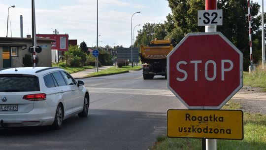 Przejazd otwarty, ale nie działają rogatki - bądźcie bardzo ostrożni
