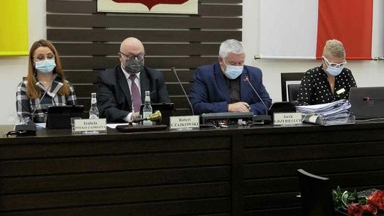 PRZEWODNICZĄCY RADY POWIATU DZIERŻONIOWSKIEGO PODSUMOWAŁ 2021 ROK