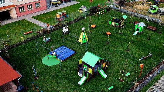 Przy Żłobku Publicznym nr 2 w Bielawie powstał nowy plac zabaw