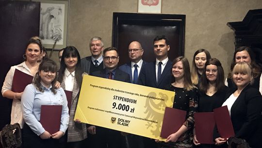 PRZYZNANO STYPENDIA DLA STUDENTÓW PIELĘGNIARSTWA