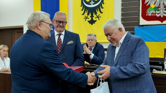 Rada Powiatu Dzierżoniowskiego udzieliła absolutorium i wotum zaufania dla Zarządu