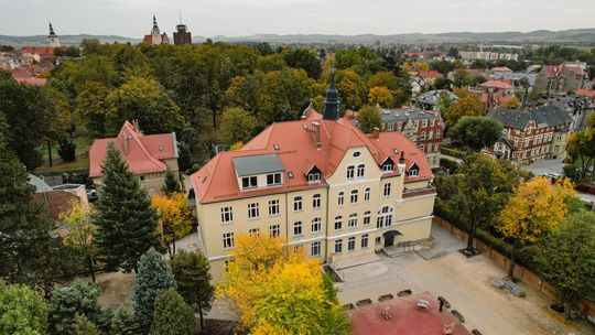 „Radiobuda” po termomodernizacji. Zakończono prace przy zabytkowym budynku szkoły