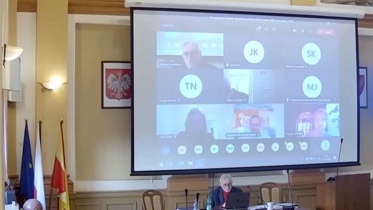 RADNI POWIATOWI PYTAJĄ POSŁA DWORCZYKA