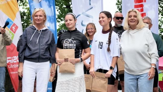 Rowerowy triumf Świdnicy - Rajd i puchar w rękach mieszkańców
