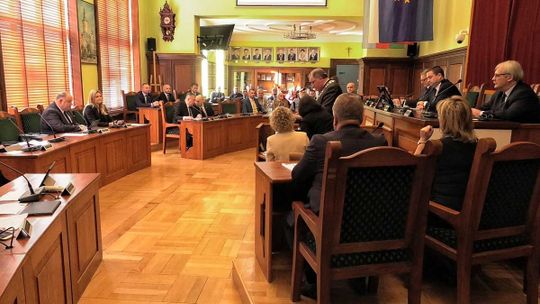 ROZWÓJ MIESZKALNICTWA GŁÓWNYM TEMATEM SESJI W DZIERŻONIOWIE