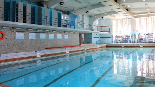 RUSZA BASEN KRYTY W DZIERŻONIOWIE