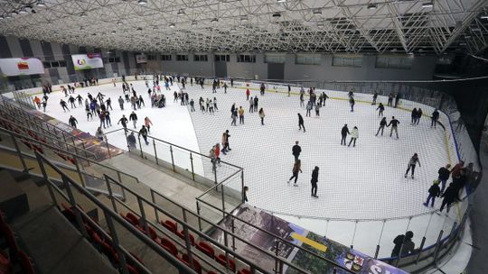 RUSZA LODOWISKO W ŚWIDNICY