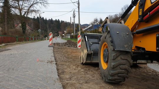  RUSZYŁ DRUGI ETAP PRZEBUDOWY DROGI W ROŚCISZOWIE