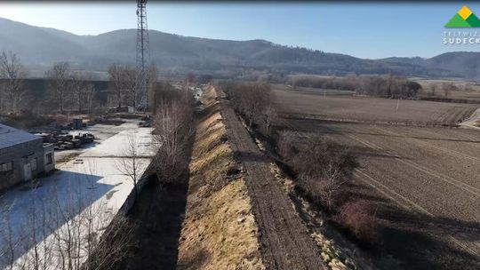 Ruszyły prace nad budową torów kolejowych przy Campingu Sudety