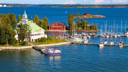 Sauna, las i jeziora. Dlaczego warto odwiedzić Finlandię?