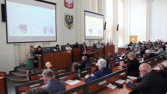 SEJMIK WOJEWÓDZTWA DOLNOŚLĄSKIEGO SOLIDARYZUJE SIĘ Z PROTESTUJĄCYMI KOBIETAMI