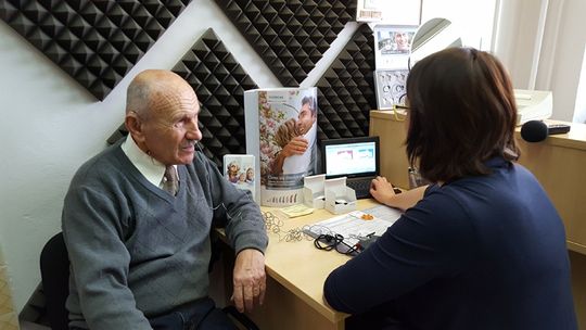 SENIOR – BOHATER Z DZIERŻONIOWA ZNOWU BĘDZIE NORMALNIE SŁYSZAŁ