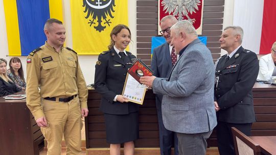 Sesja Rady Powiatu – Beata Kuriata-Świderska Ambasadorem Powiatu Dzierżoniowskiego