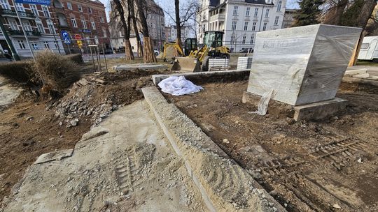 Skwer z księciem Bolko w Świdnicy jest rewitalizowany