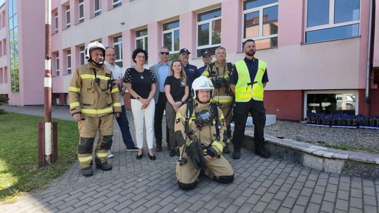 Służby w akcji. Ćwiczenia przeciwpożarowe w bielawskiej „Dziesiątce”