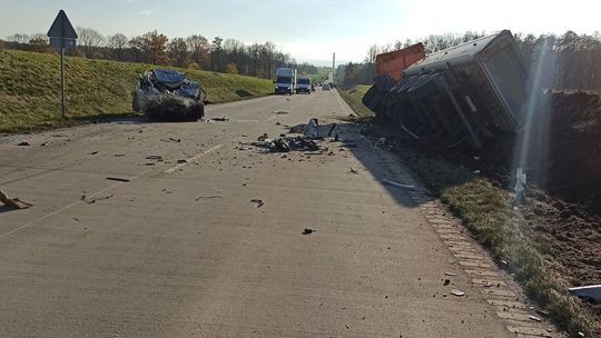 ŚMIERTELNY WYPADEK NA ŁĄCZNIKU AUTOSTRADOWYM KOŁO ŚWIDNICY