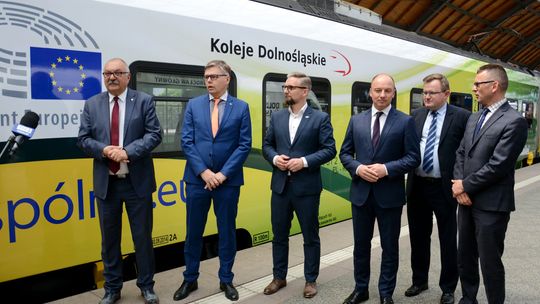 SPECJALNY POCIĄG KOLEI DOLNOŚLĄSKICH PROMUJE EUROPEJSKI ROK KOLEI