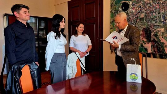 Bielawska Mistrzyni Polski Juniorów we fryzjerstwie damskim Bielawska Mistrzyni Polski Juniorów we fryzjerstwie damskim