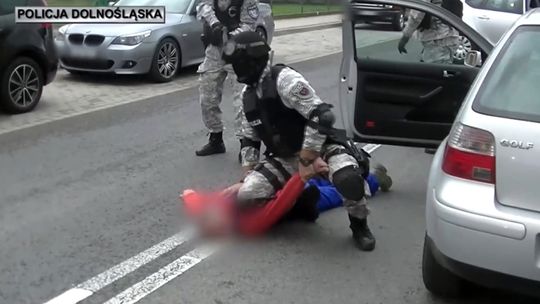 SPRAWA JAK Z ARCHIWUM X. PO 10 LATACH WYTĘŻONEJ PRACY POLICJANCI Z BIELAWY DOTARLI DO SPRAWCY ZABÓJSTWA