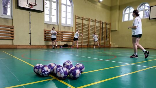 Sprzęt sportowy dla I LO w Dzierżoniowie