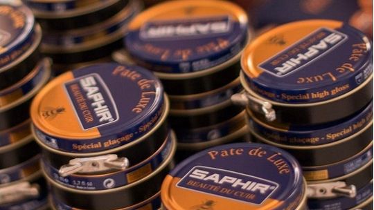 Środki do pielęgnacji obuwia, które powinien mieć w swojej szufladzie każdy mężczyzna