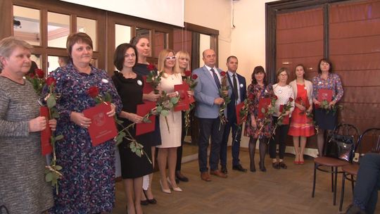 STAROSTA DZIERŻONIOWSKI PODZIĘKOWAŁ NAUCZYCIELOM