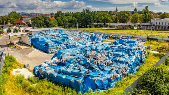 STAROSTA ZAMYKA SKŁADOWISKO ODPADÓW W DZIERŻONIOWIE
