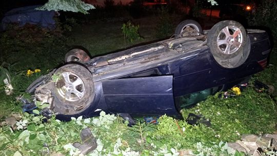 Stoszów, dachowanie Forda do ogródka