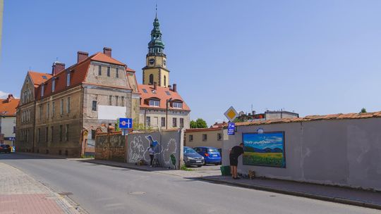 Street Art w Bystrzycy Kłodzkiej, malują nowy mural