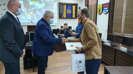 STYCZNIOWA SESJA RADY POWIATU DZIERŻONIOWSKIEGO