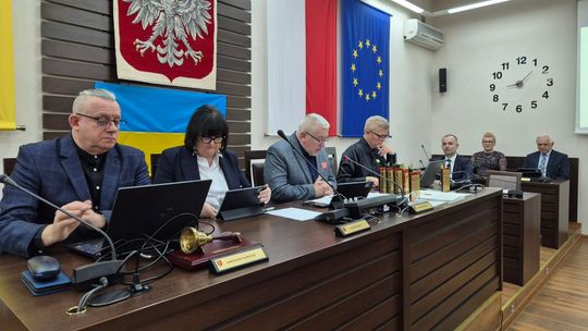 Styczniowa sesja Rady Powiatu – podziękowania, gratulacje i sprawozdania