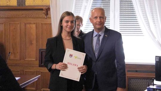 STYPENDIA ARTYSTYCZNE I SPRAWOZDANIE Z WYKONANIA BUDŻETU ZA I PÓŁROCZE TEGO ROKU W BIELAWIE