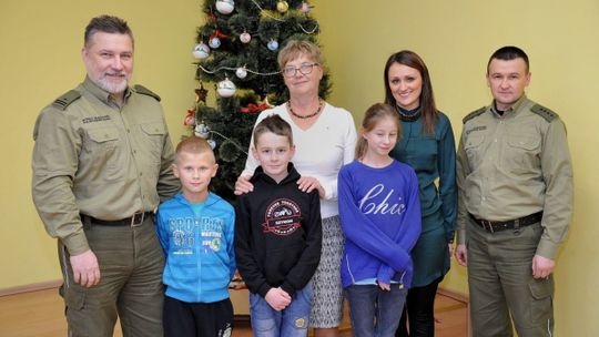 ŚWIĄTECZNA AKCJA PODZIEL SIĘ SŁODYCZAMI