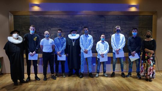 ŚWIĘTO RZEMIEŚLNICZE – PASOWANIE ABSOLWENTÓW NA CZELADNIKÓW