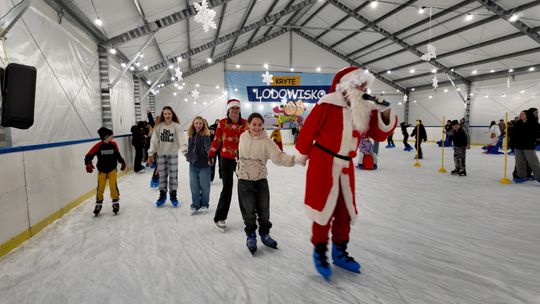 Święty Mikołaj na lodowisku w Dzierżoniowie – magiczne spotkanie 6 grudnia