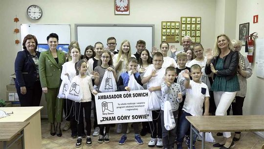 Szkoła Podstawowa w Ostroszowicach została Ambasadorem Gór Sowich