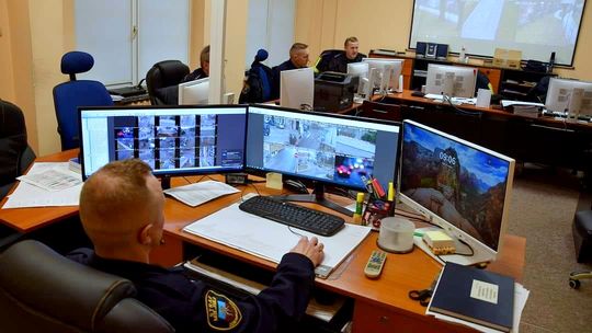 Sztuczna inteligencja patroluje ulice. Dzierżoniów wkracza w nową erę bezpieczeństwa