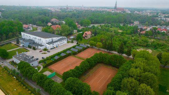 Szykują się wielkie inwestycje w tenisową infrastrukturę w Świdnicy.  ŚOSiR  rozstrzygnął przetarg na 20-letnią dzierżawę kortów