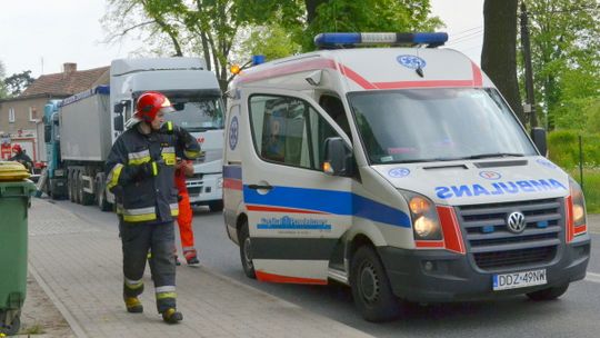 TIR WJECHAŁ W KARETKĘ PRZEWOŻĄCĄ PACJENTKĘ