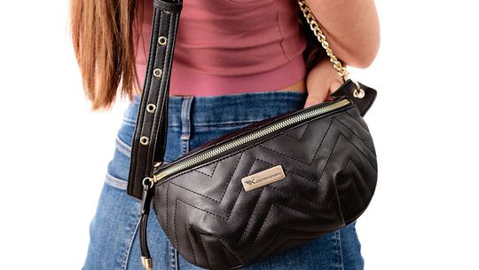 Torebka nerka dodatek do eleganckich stylizacji