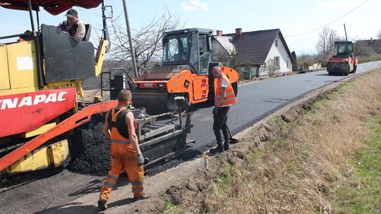 TRWA REMONT DROGI W OWIEŚNIE