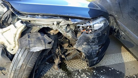 Uciechów, zderzenie trzech pojazdów na obwodnicy