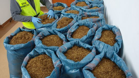 UJAWNIONO NIELEGALNE WYROBY TYTONIOWE O WARTOŚCI 200 000 ZŁ