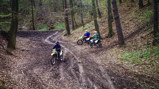UKARANI ZA JAZDĘ CROSSOWĄ PO LESIE